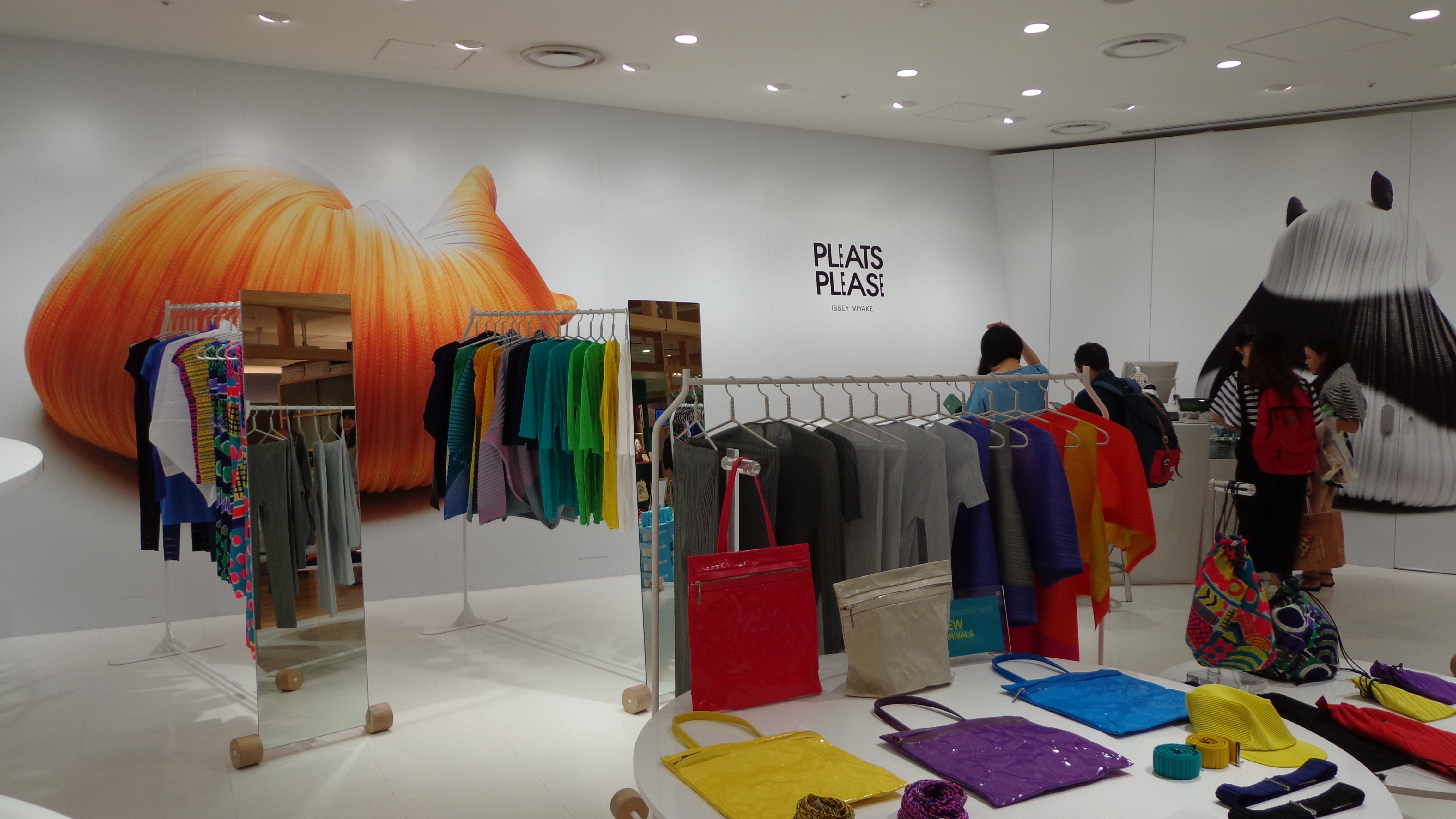 “Pleats Please Issey Miyake” efficient cloth shop, Tokyo Skytree Town